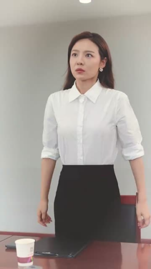死对头破产后被我包养了（100集）好看的短剧来了